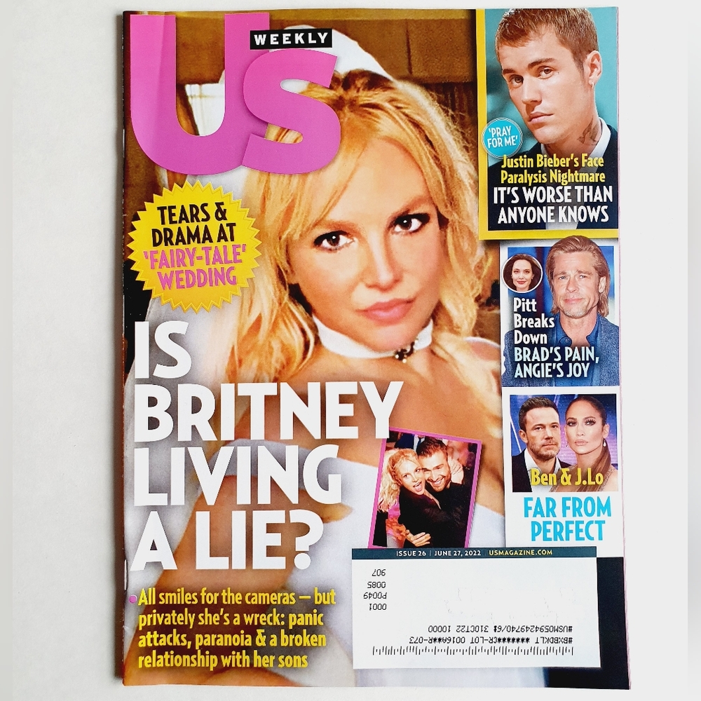 Us Weekly Magazine June 27, 2022 - Britney Spears - Brad Pitt - Justin Bieber.